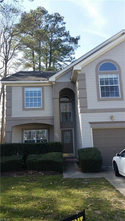 921 Backspin Ct in Newport News, VA - Foto de edificio