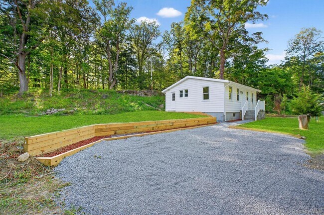 2091 Maple Ave in Cortlandt Manor, NY - Building Photo - Building Photo