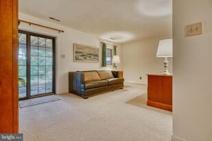 68 Tudor Ct in Timonium, MD - Building Photo