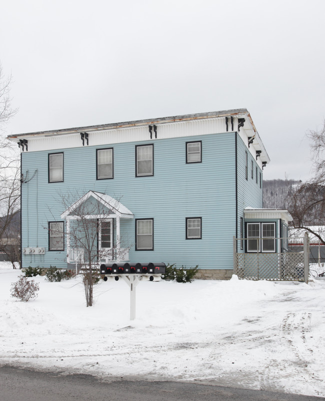 238 Macarthur Ave in Cobleskill, NY - Foto de edificio - Building Photo