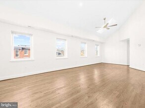 723 S Charles St, Unit 306 in Baltimore, MD - Foto de edificio - Building Photo