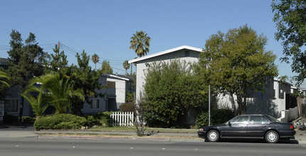 Parkway Pines in Hayward, CA - Building Photo - Building Photo