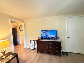 36 Landin St in Woodbridge, CT - Foto de edificio - Building Photo