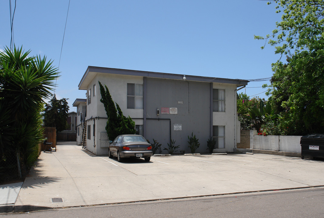 1325 Hemlock Ave in Imperial Beach, CA - Foto de edificio