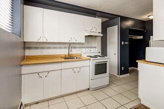 Kent Apartments in Edmonton, AB - Building Photo - Building Photo