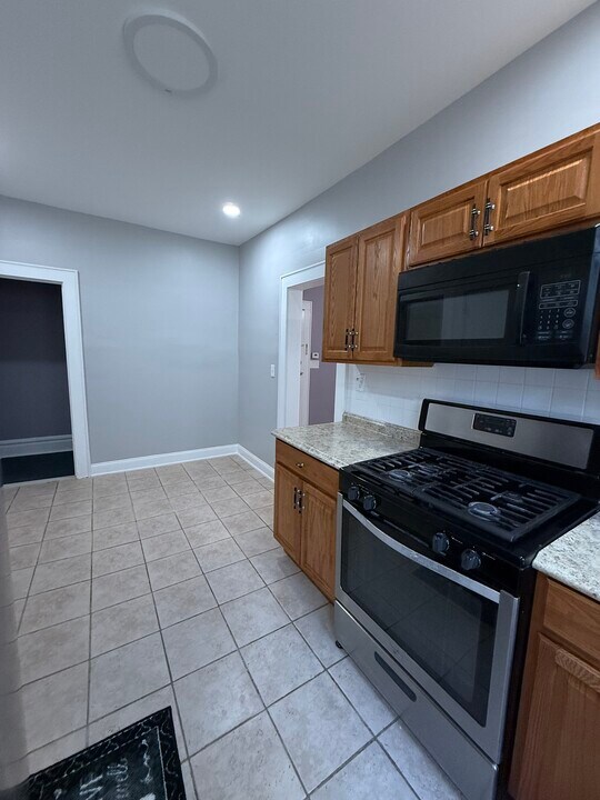 562 N Maple Ave in East Orange, NJ - Building Photo