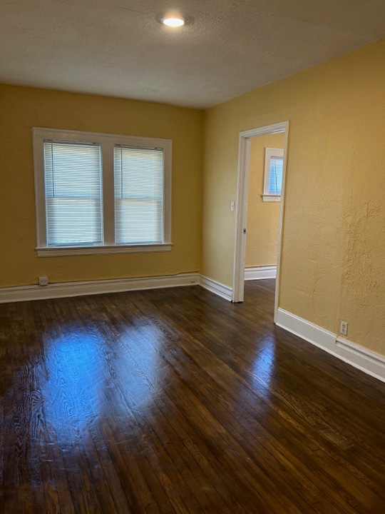 709 S McAlister Ave-Unit -203 in Waukegan, IL - Building Photo