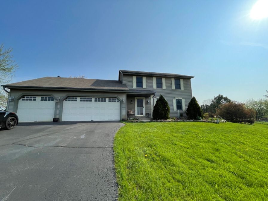 N93W27616 Quail Holw Ct in Hartland, WI - Building Photo