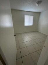 429 S Backer Ave, Unit 204 in Fresno, CA - Foto de edificio - Building Photo