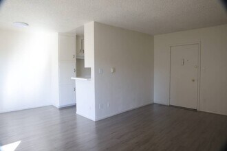 915 N Wilton Pl, Unit 309 in Los Angeles, CA - Building Photo - Building Photo