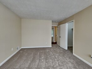 6928 Cedar Hill Ct in Riverdale, GA - Foto de edificio - Building Photo