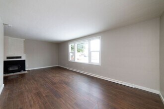 172-172 NE Juniper St in Prineville, OR - Foto de edificio - Building Photo