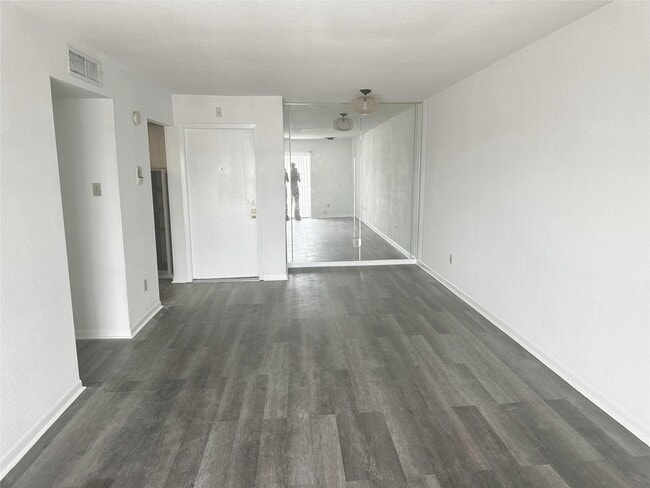 2824 S Bartell Dr in Houston, TX - Building Photo - Building Photo