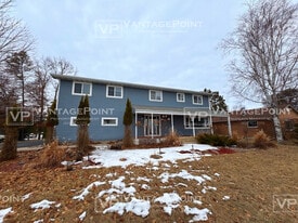 W656 Edwards Ave in Marinette, WI - Building Photo