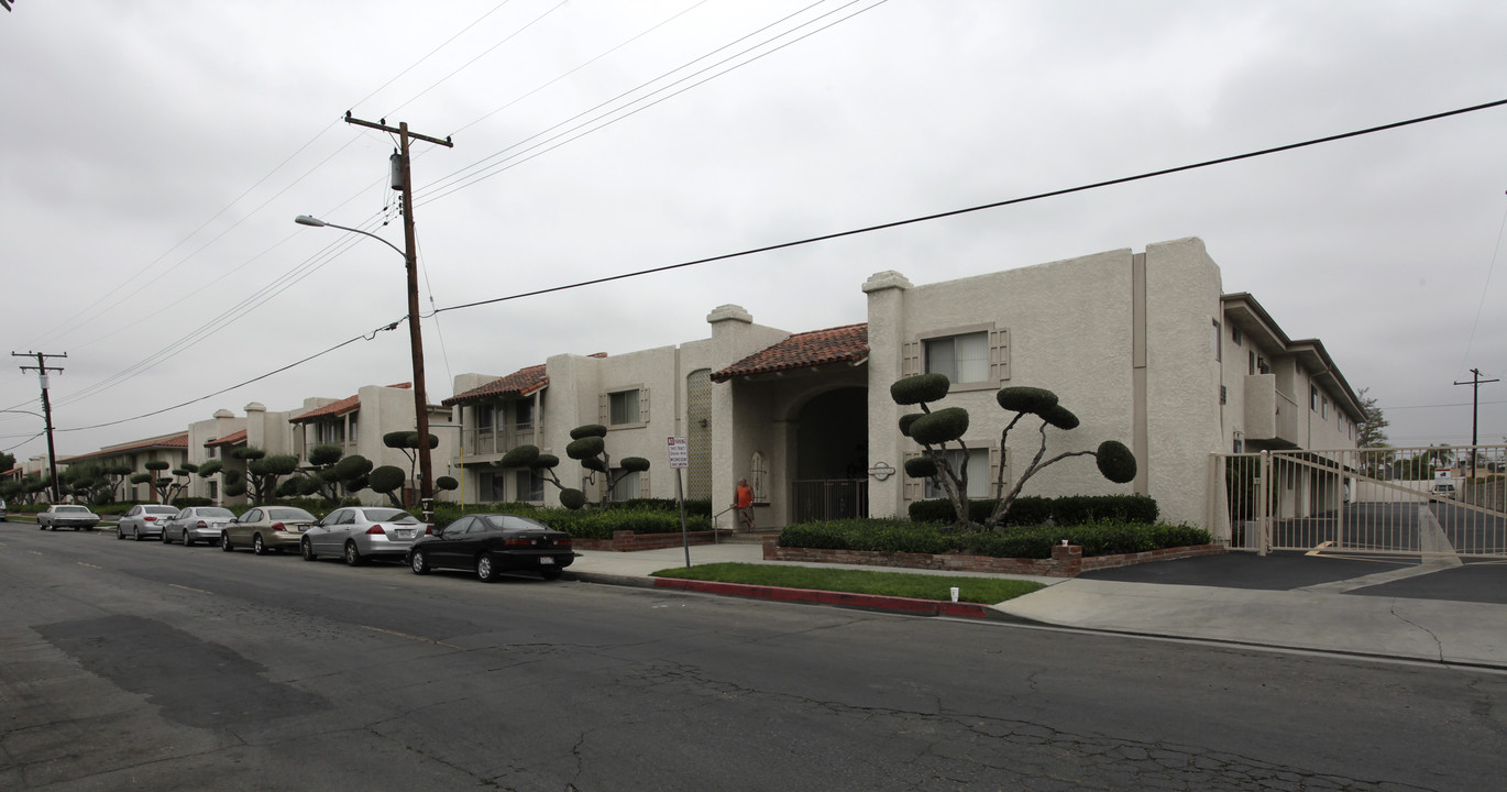 El Sereno Apartments in Anaheim, CA - Foto de edificio
