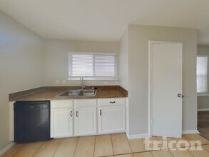 2726 Candle Ridge Dr, Unit 1129-26 in San Antonio, TX - Building Photo - Building Photo