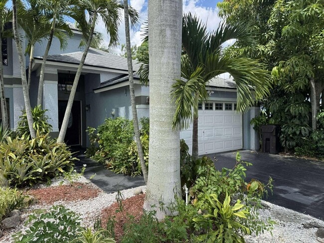 5065 Willow Pond Rd W in West Palm Beach, FL - Building Photo - Building Photo