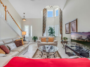 2131 Victoria Dr in Davenport, FL - Building Photo - Building Photo