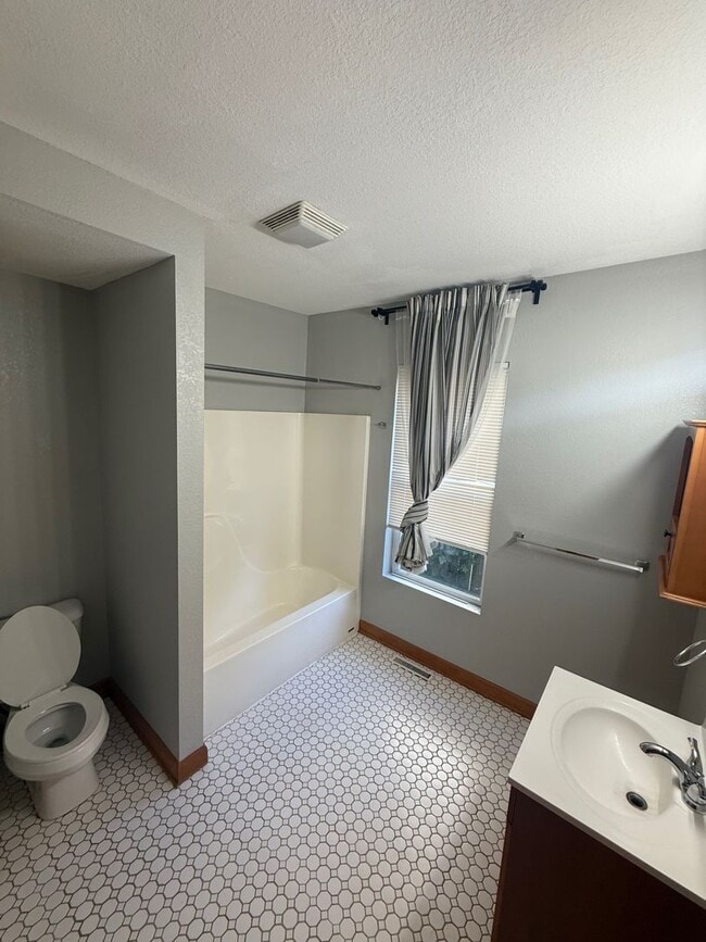 property at 2630 N Bartlett Ave