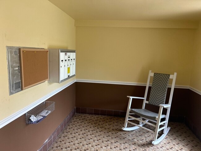 6823 N Northwest Hwy in Chicago, IL - Building Photo - Building Photo