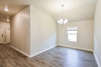 7807 Tejas Plano Dr in San Antonio, TX - Foto de edificio - Building Photo