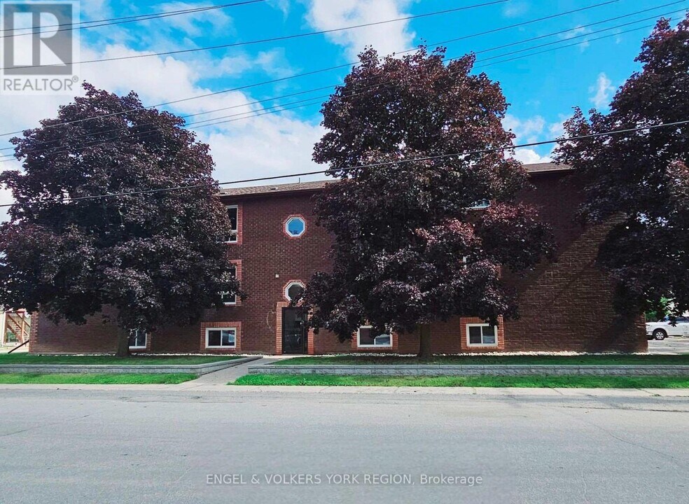 86 Curtis St in Essa, ON - Building Photo