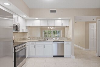 960 Starkey Rd in Largo, FL - Building Photo - Building Photo