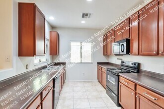 8960 N Country Home Ln, Unit 402 in Tucson, AZ - Building Photo - Building Photo