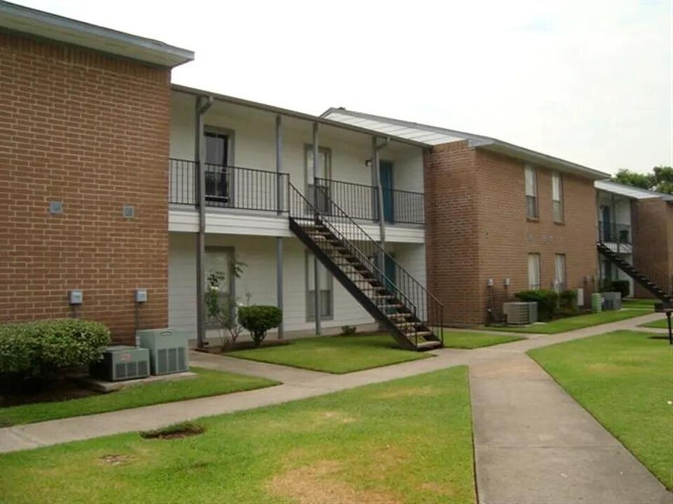 2008 Jenkins Rd in Pasadena, TX - Building Photo