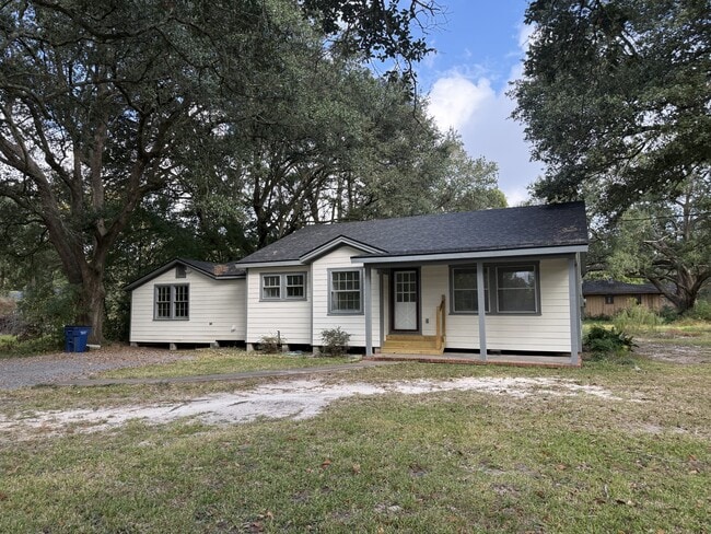 3075 Patillo Rd in Orange, TX - Building Photo - Building Photo