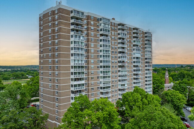 The Regency in Cincinnati, OH - Foto de edificio - Building Photo