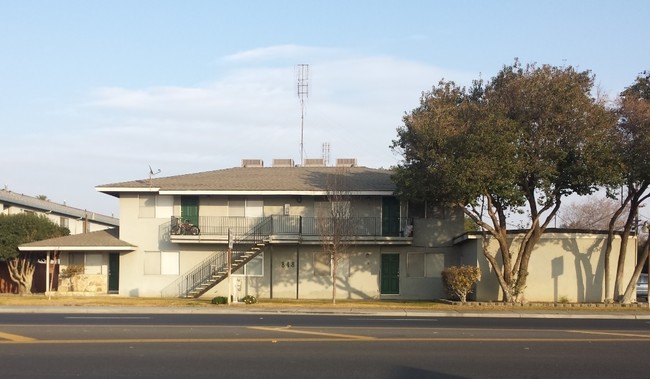 Galaxie Apartments in Los Banos, CA - Foto de edificio - Building Photo