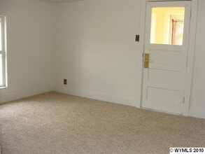 528 W Davis St in Rawlins, WY - Building Photo - Building Photo