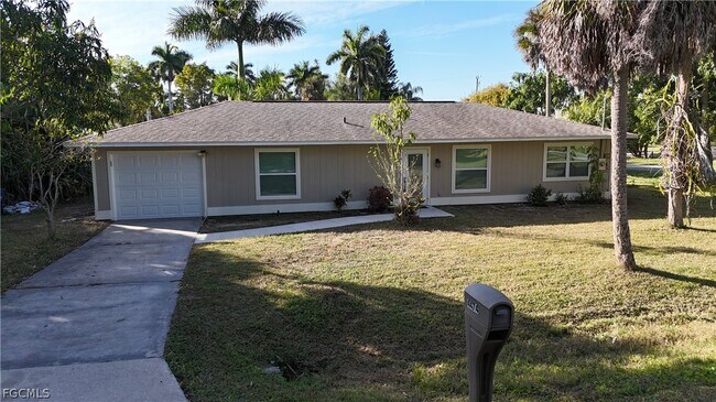4474 E Riverside Dr in Ft. Myers, FL - Building Photo - Building Photo