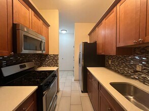 30 Oak St, Unit 104 in Bayonne, NJ - Building Photo - Building Photo