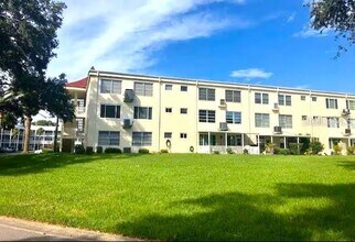 2451 Canadian Way in Clearwater, FL - Building Photo - Building Photo