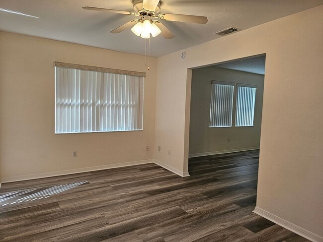 8810 NW 37th Cir in Gainesville, FL - Foto de edificio - Building Photo