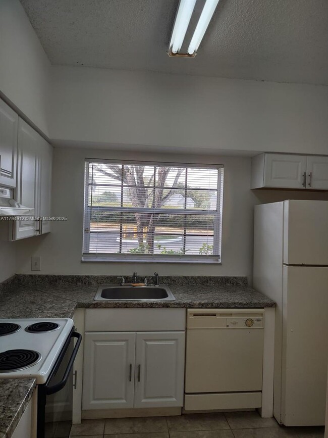 680 Cypress Club Way in Pompano Beach, FL - Building Photo - Building Photo