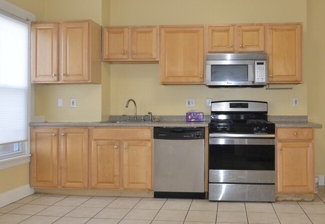 68 Elm St in Marlborough, MA - Building Photo - Building Photo