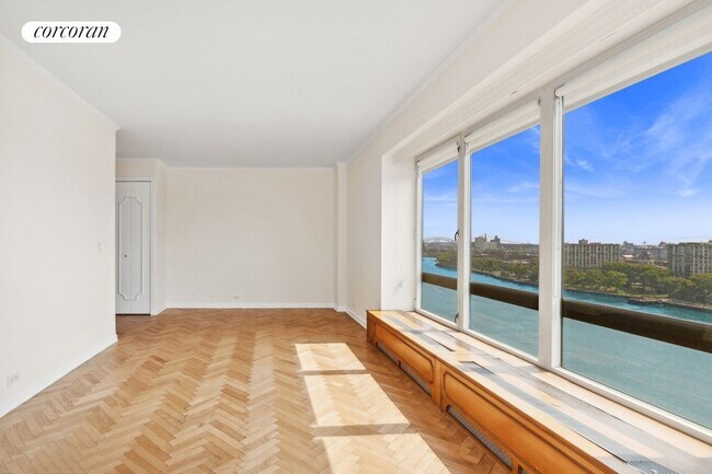 530 E 76th St in New York, NY - Foto de edificio - Building Photo