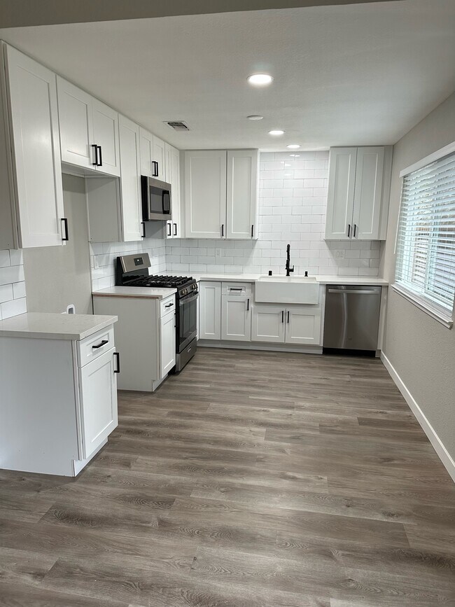 2456 Pinnacles Dr Apartments and Nearby Rocklin Apartments For Rent