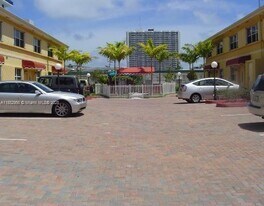 1701 N Treasure Dr in North Bay Village, FL - Building Photo