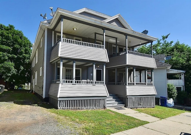 30 Sachem St in Springfield, MA - Building Photo - Building Photo