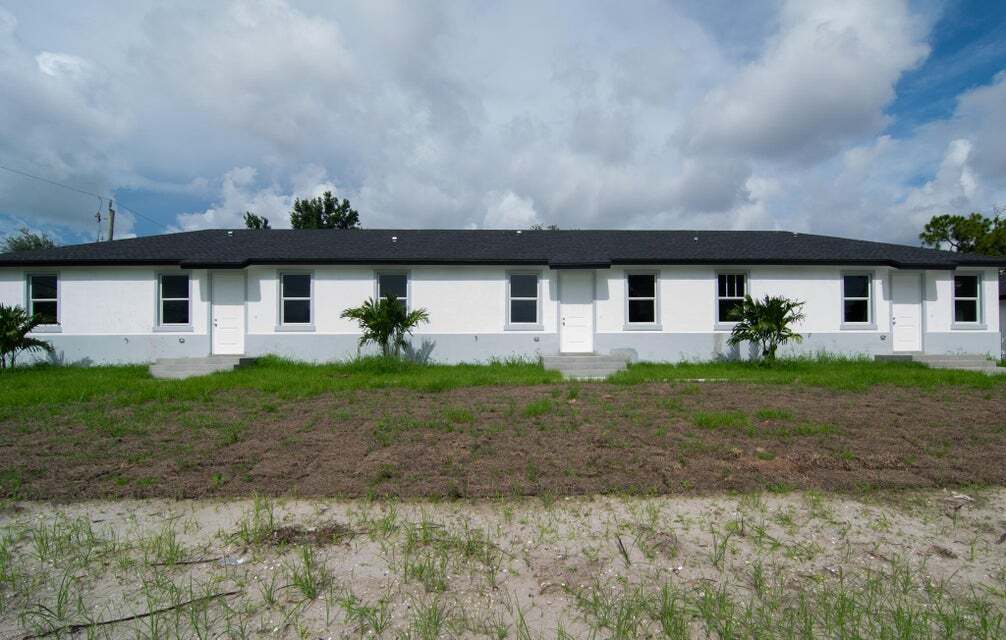 260 Rotonda Blvd W in Rotonda West, FL - Building Photo