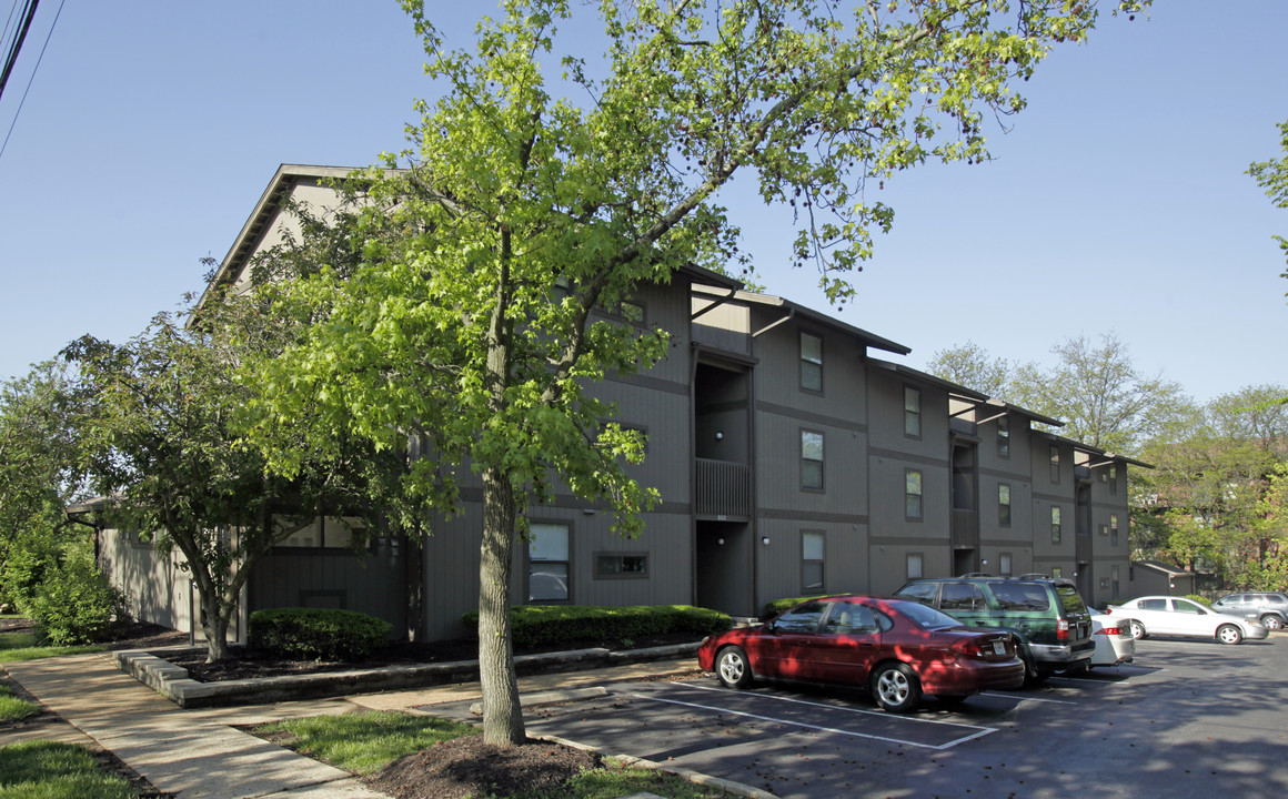 Village Park I & II in Creve Coeur, MO - Building Photo