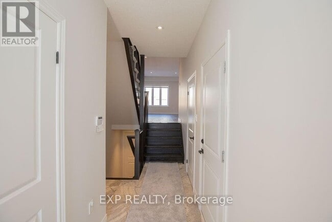 33 Dunrobin Ln in Grimsby, ON - Building Photo - Building Photo