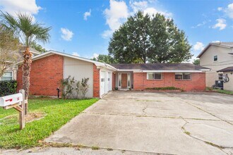 16 Harbor Ln in Kemah, TX - Building Photo - Building Photo