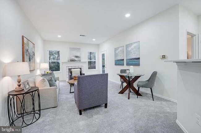 4405 Sedgehurst Dr in Fairfax, VA - Foto de edificio - Building Photo