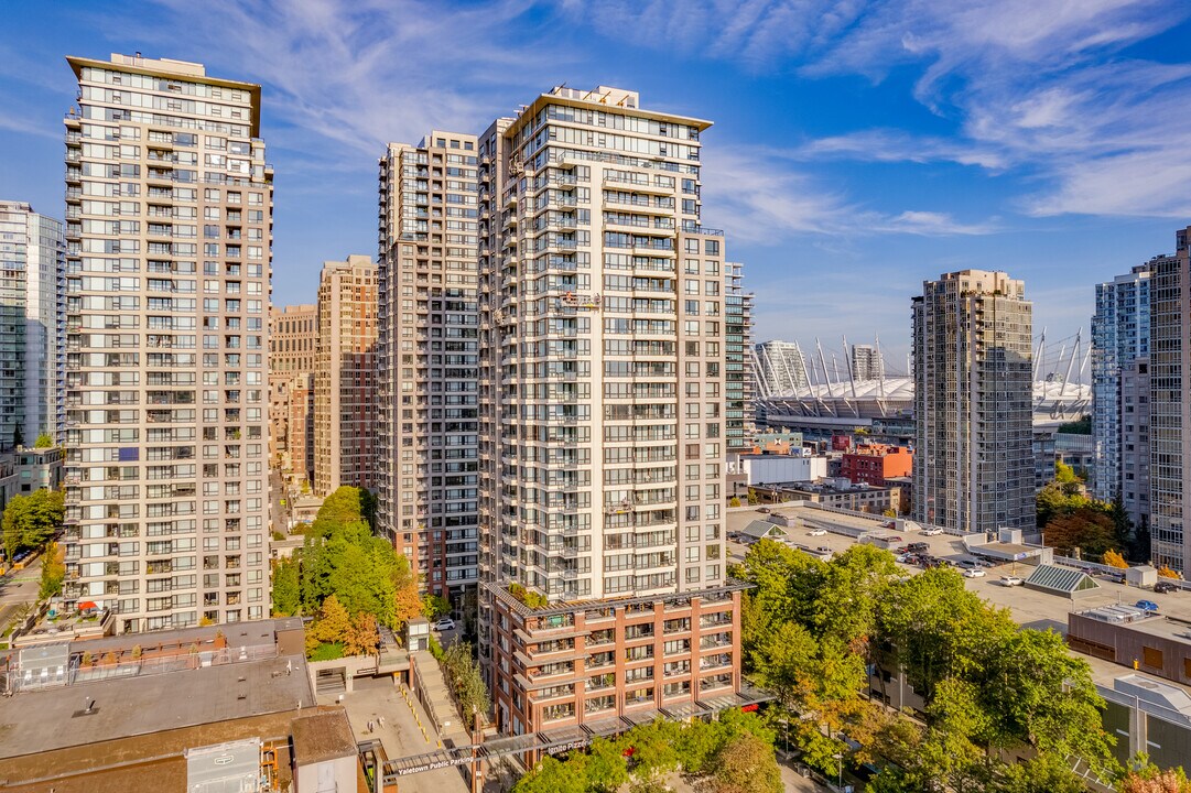 Yaletown Park 3 in Vancouver, BC - Building Photo