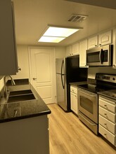 12067 Alta Carmel Ct, Unit 70 in San Diego, CA - Building Photo - Building Photo